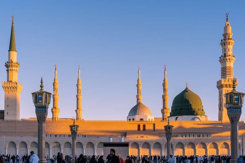 An image of a mosque in Medina, Saudi Arabia